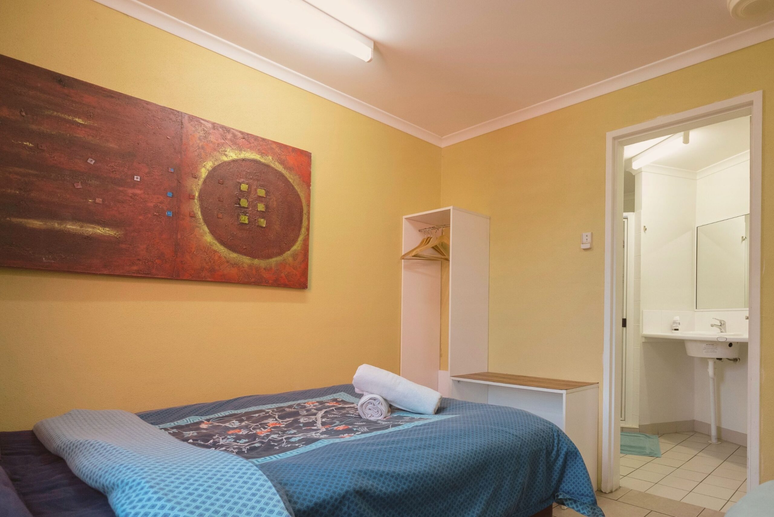 PRIVATE ROOM W/ ENSUITE PRIVATE ROOM W/ ENSUITE